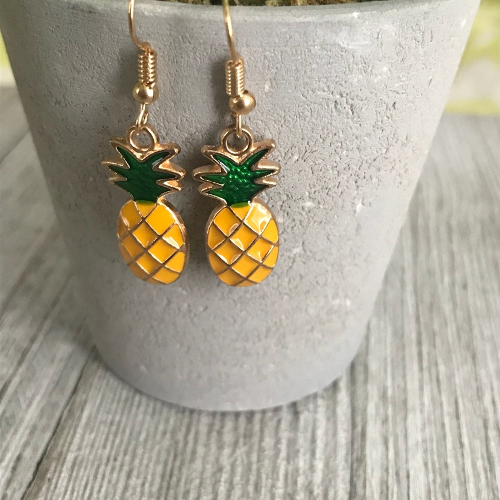 NWT ๐ Pineapple Dangle Earrings - Picture 5 of 5